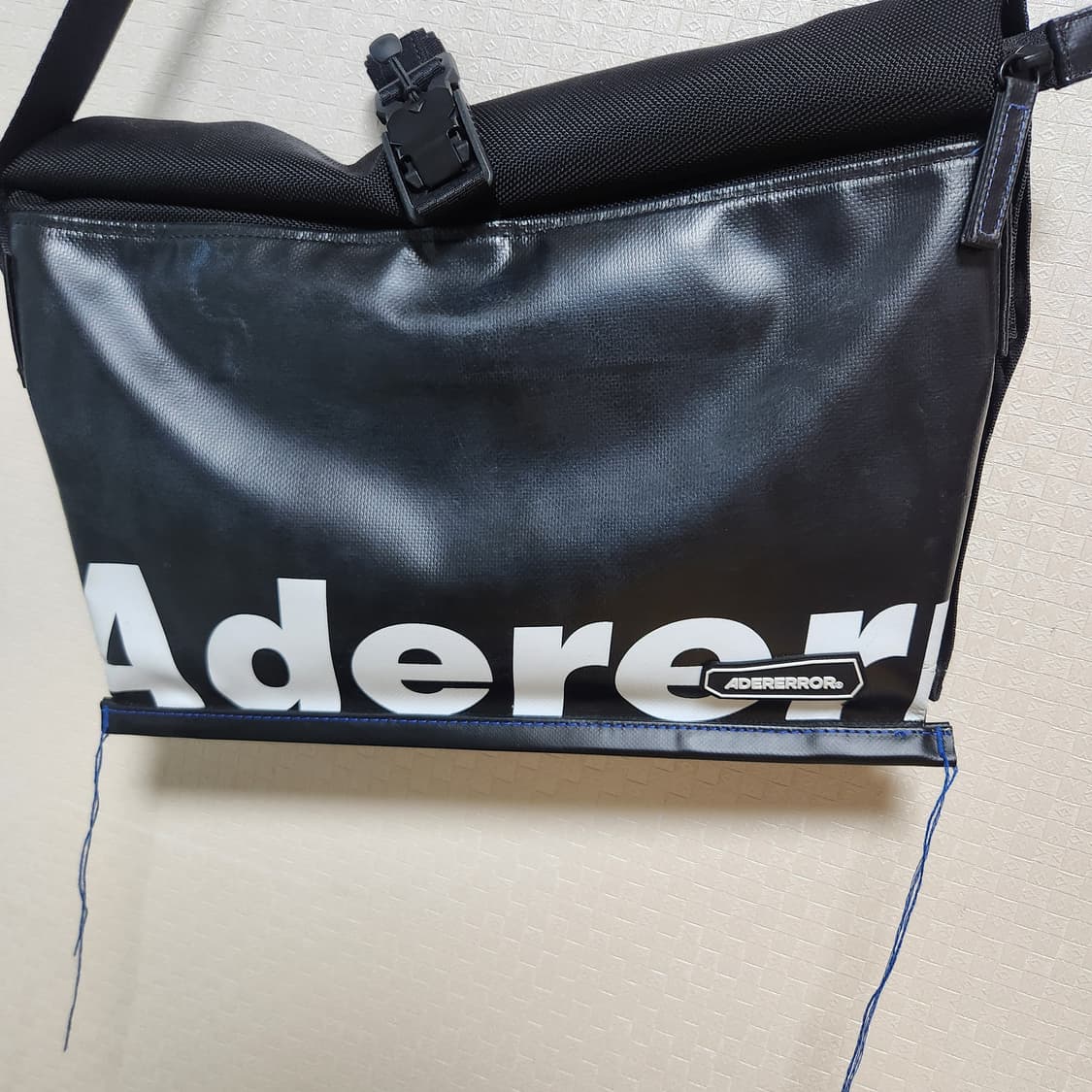 아더에러 트레이스 롤 백 크로스백 메신저백 가방 상품이미지3