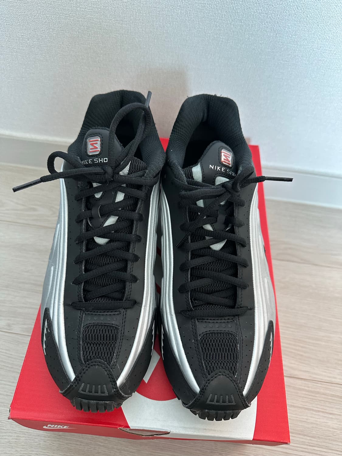 나이키 샥스 r4 메탈릭 실버 HQ1988-002 상품이미지2