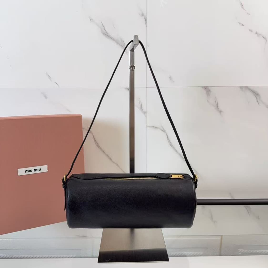 미우 미우 나파 레더 미니 파우치 상품이미지2