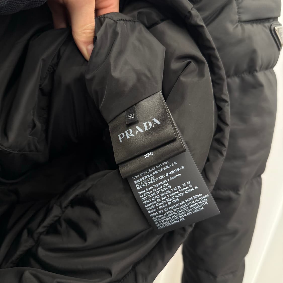[25년/50] 프라다 리나일론 다운 패딩 블랙 상품이미지5