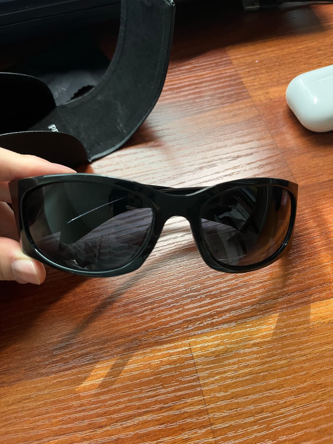 칸예 착 프라다 심볼 선글라스 상품이미지4