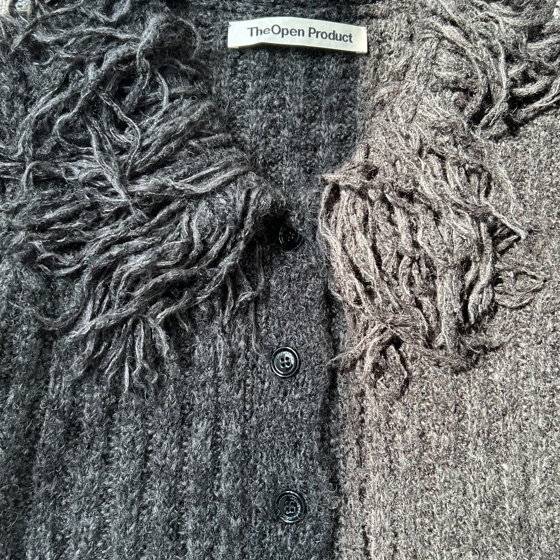 더오픈프로덕트 차콜 프린지 디테일 가디건 상품이미지4