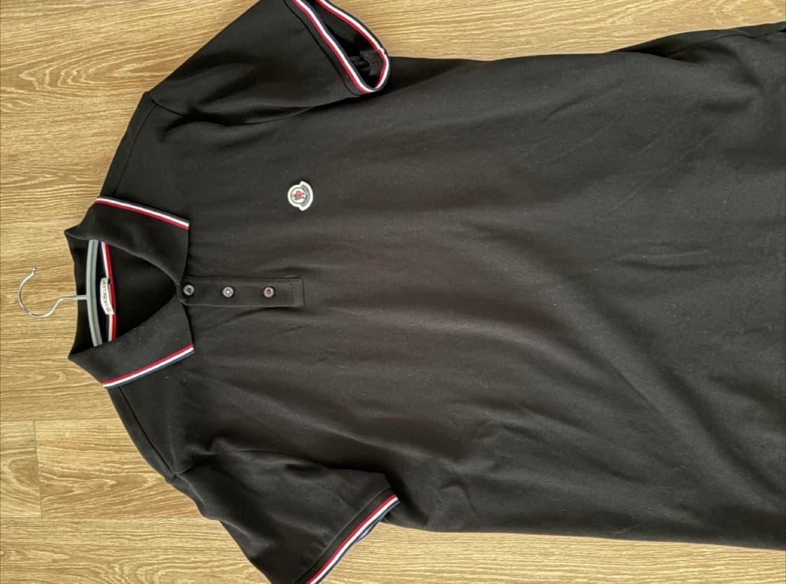 몽클레르 24ss 블랙 폴로셔츠 상품이미지1