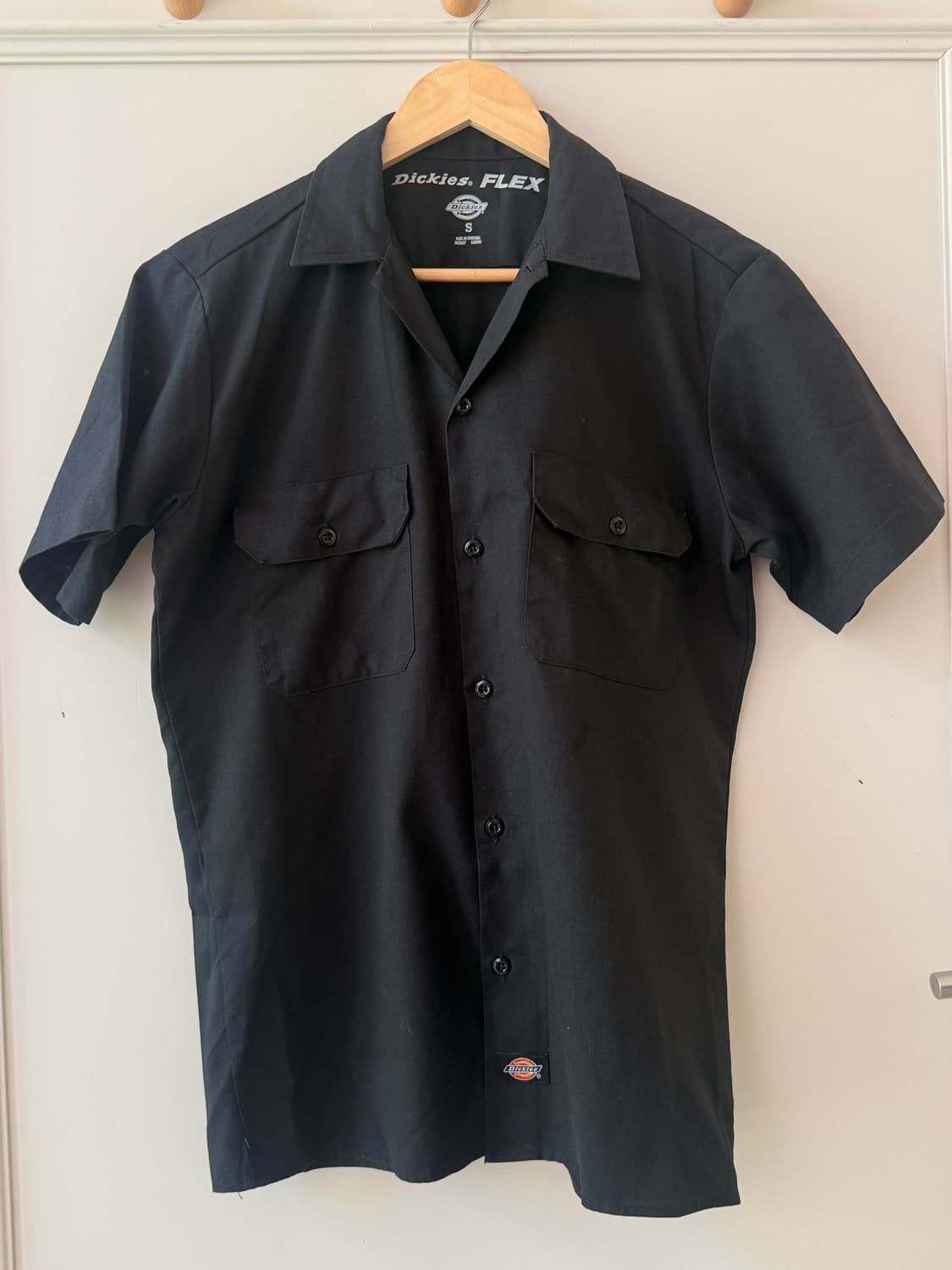 디키즈(Dickies) 블랙 플렉스 슬림 핏 반팔 워크 셔츠 상품이미지1