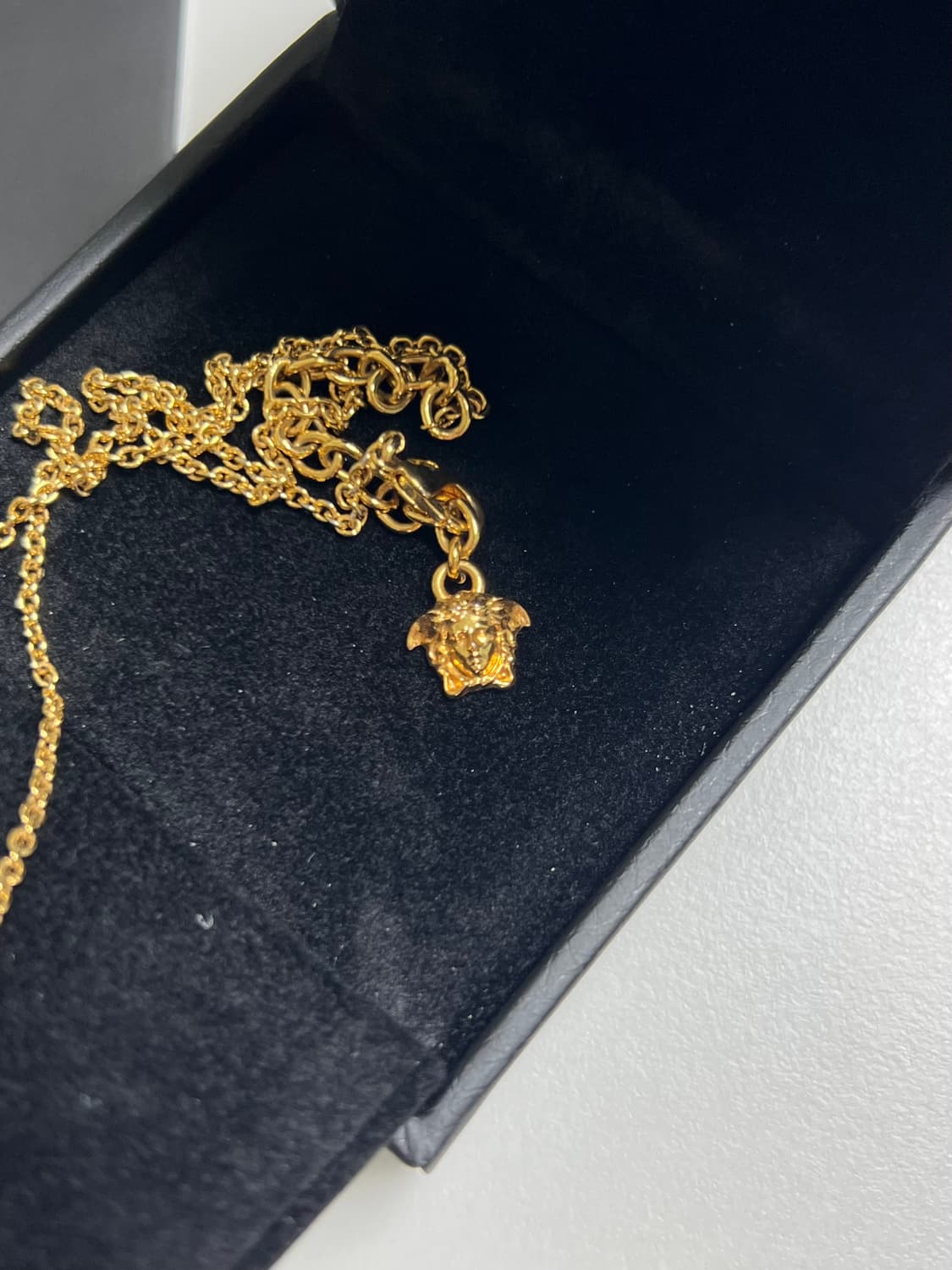 [정품] 베르사체 메두사 목걸이 화이트 상품이미지5