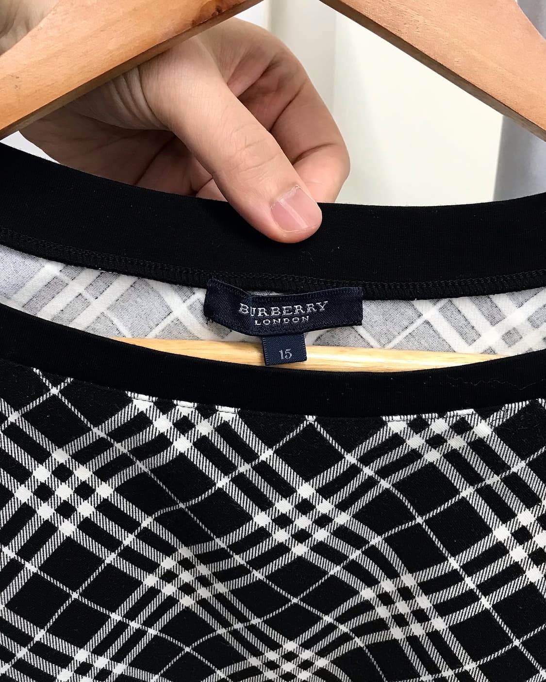 버버리 블랙 사선 체크 7부 긴팔티 상품이미지2