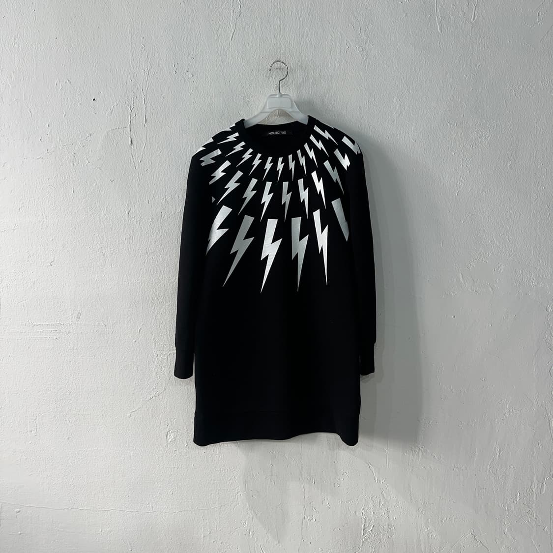 닐바렛 썬더볼트 롱맨투맨 여성XS 상품이미지1