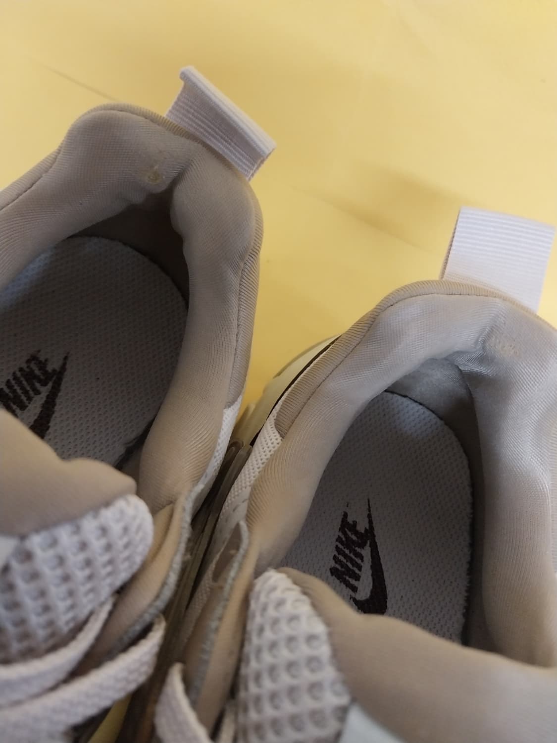 여성 나이키 V2K 런 라이트 오어우드 브라운 카키 운동화 (255) 상품이미지5