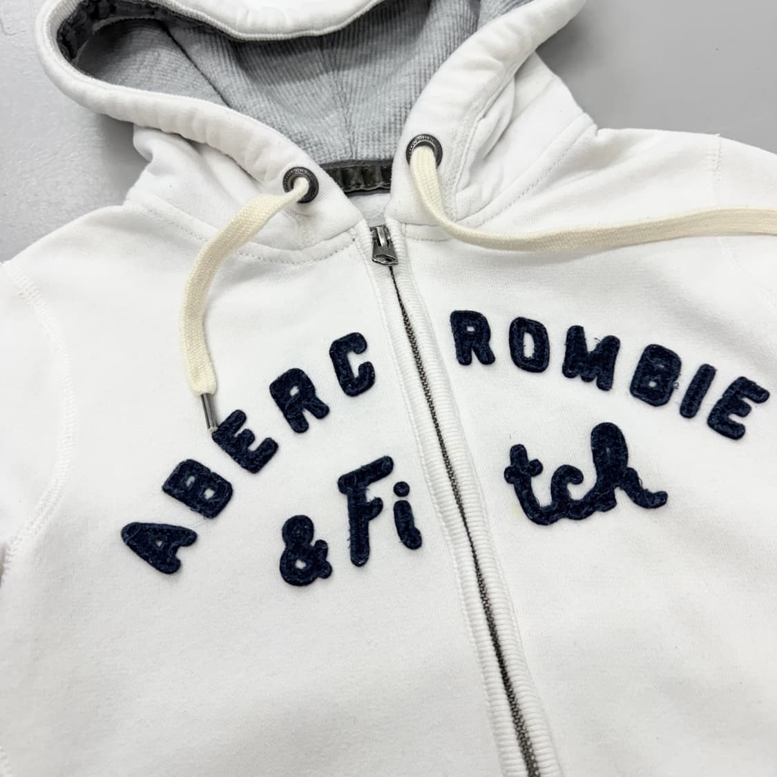 아베크롬비 Y2K 딱붙 아치로고 후드집업 화이트 상품이미지3