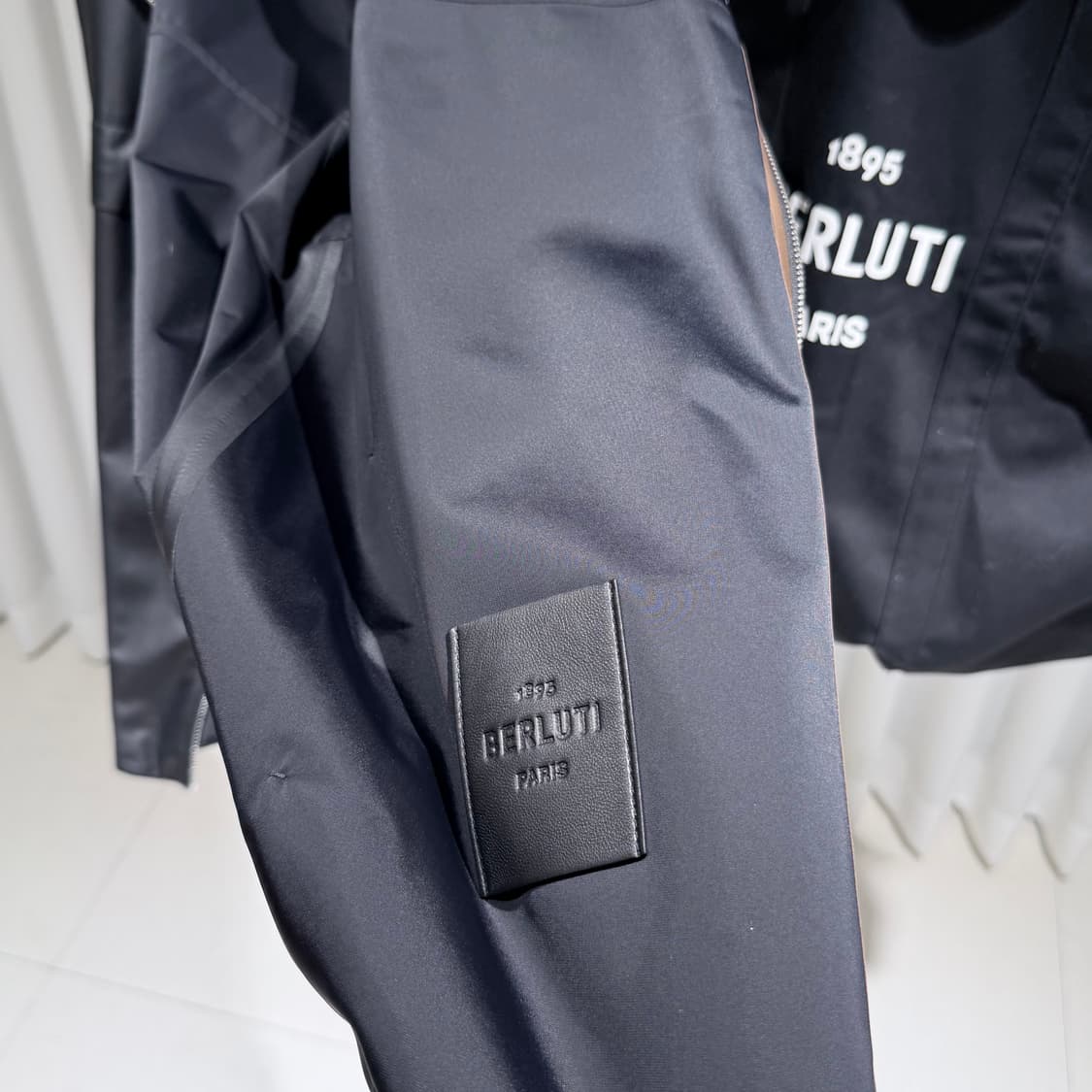 (A/46) / 벨루티 로고 패치 레더 후드 자켓 상품이미지6