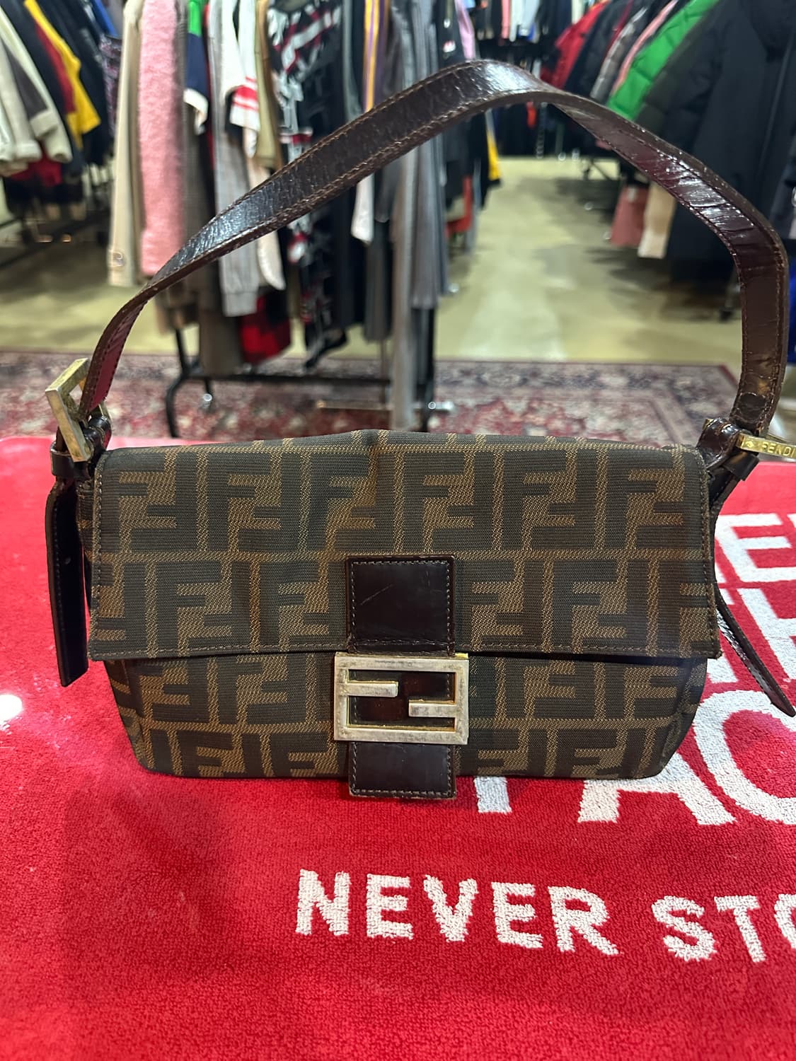 펜디 FF로고 미니 바게트백 상품이미지1