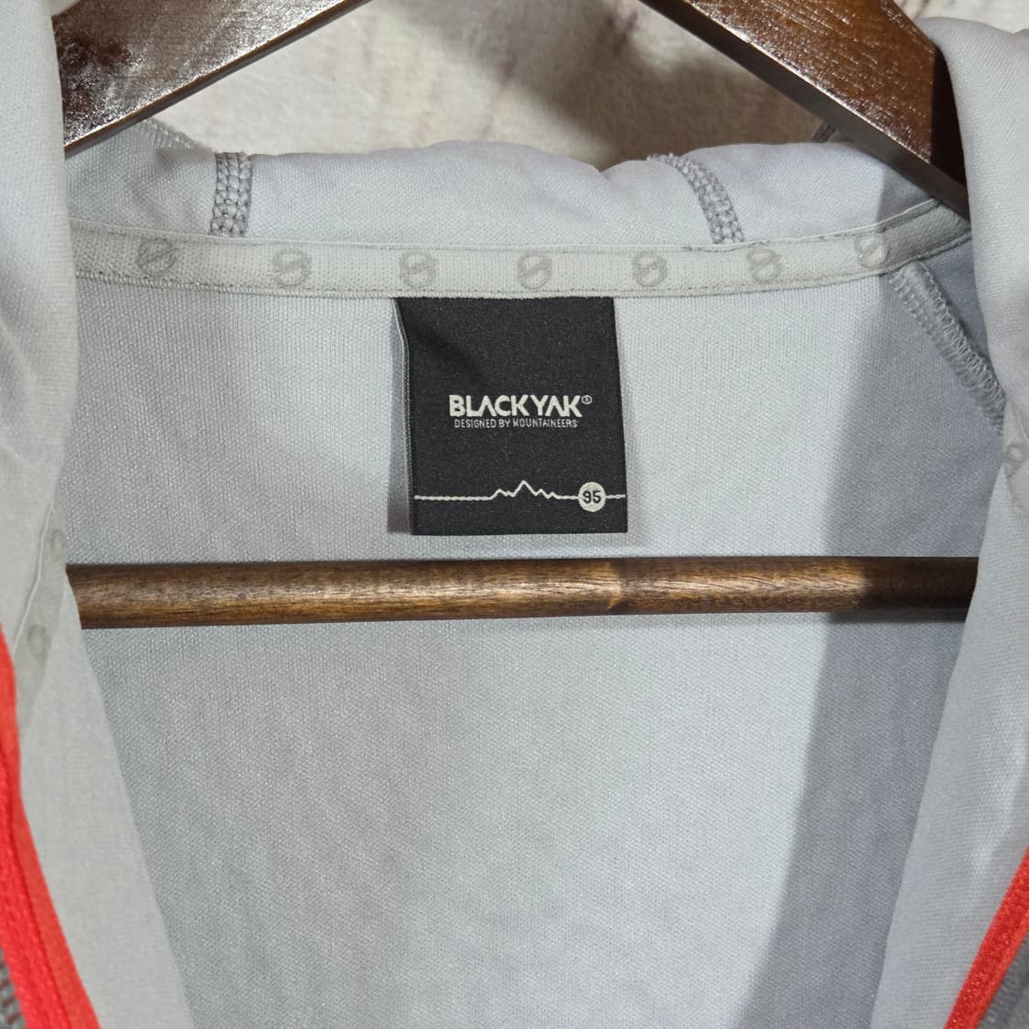 블랙야크 화이트 누빔 그레이 배색 후드집업 상품이미지8