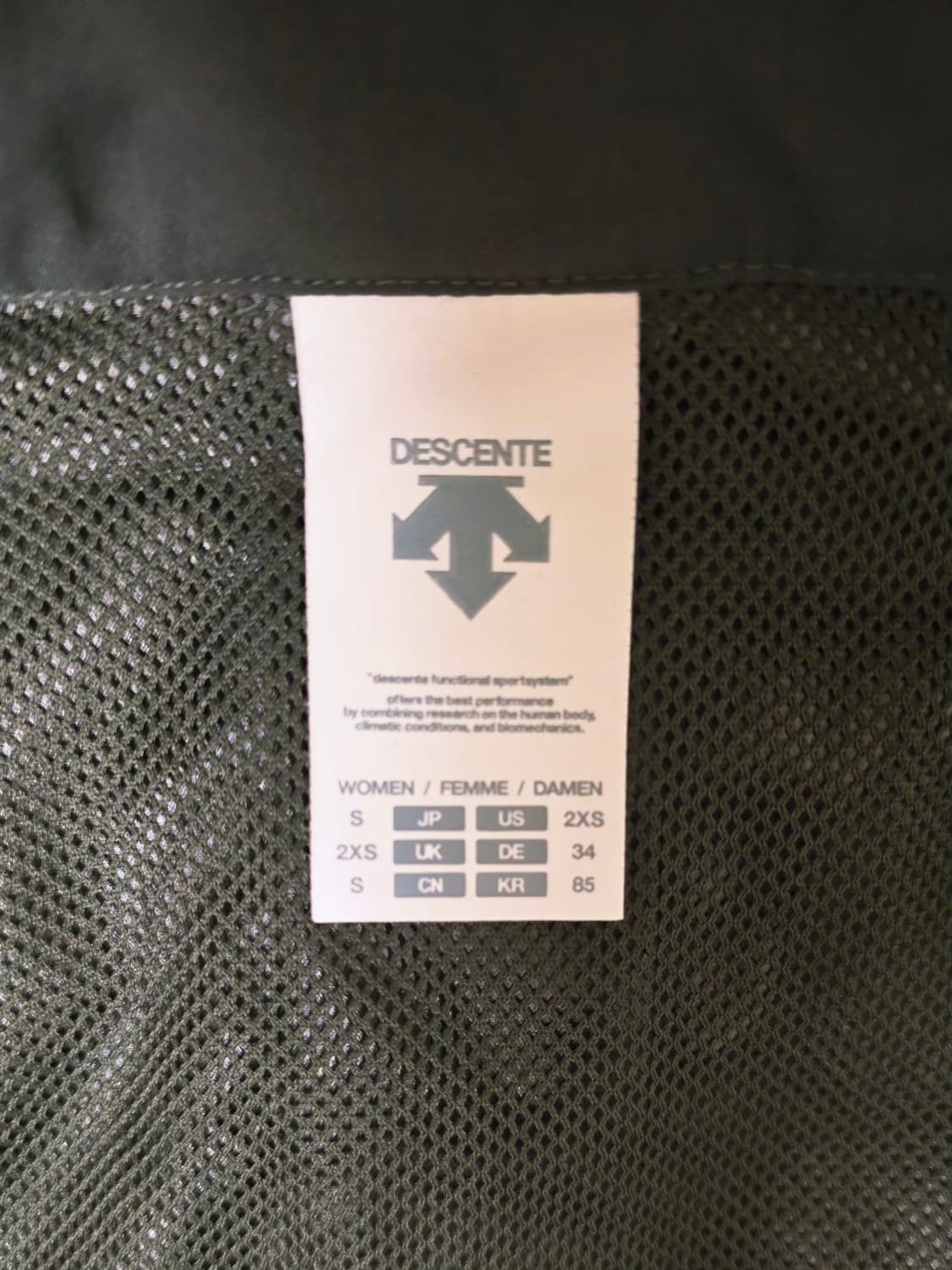 데상트 후드 바람막이 자켓  공용 85 상품이미지5