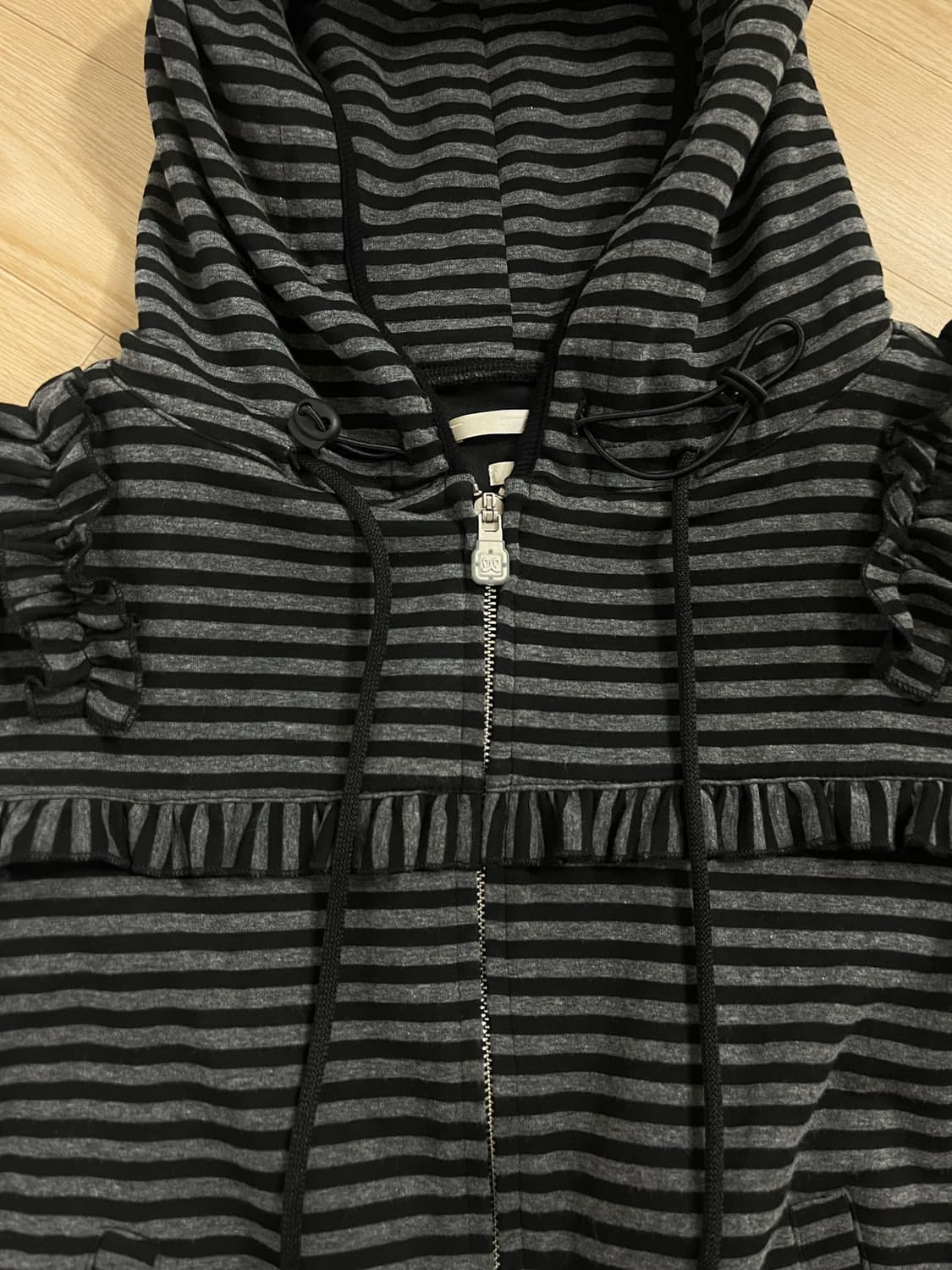 [타입서비스] Ruffled stripe zip hoodie (상태 최상 상품이미지2