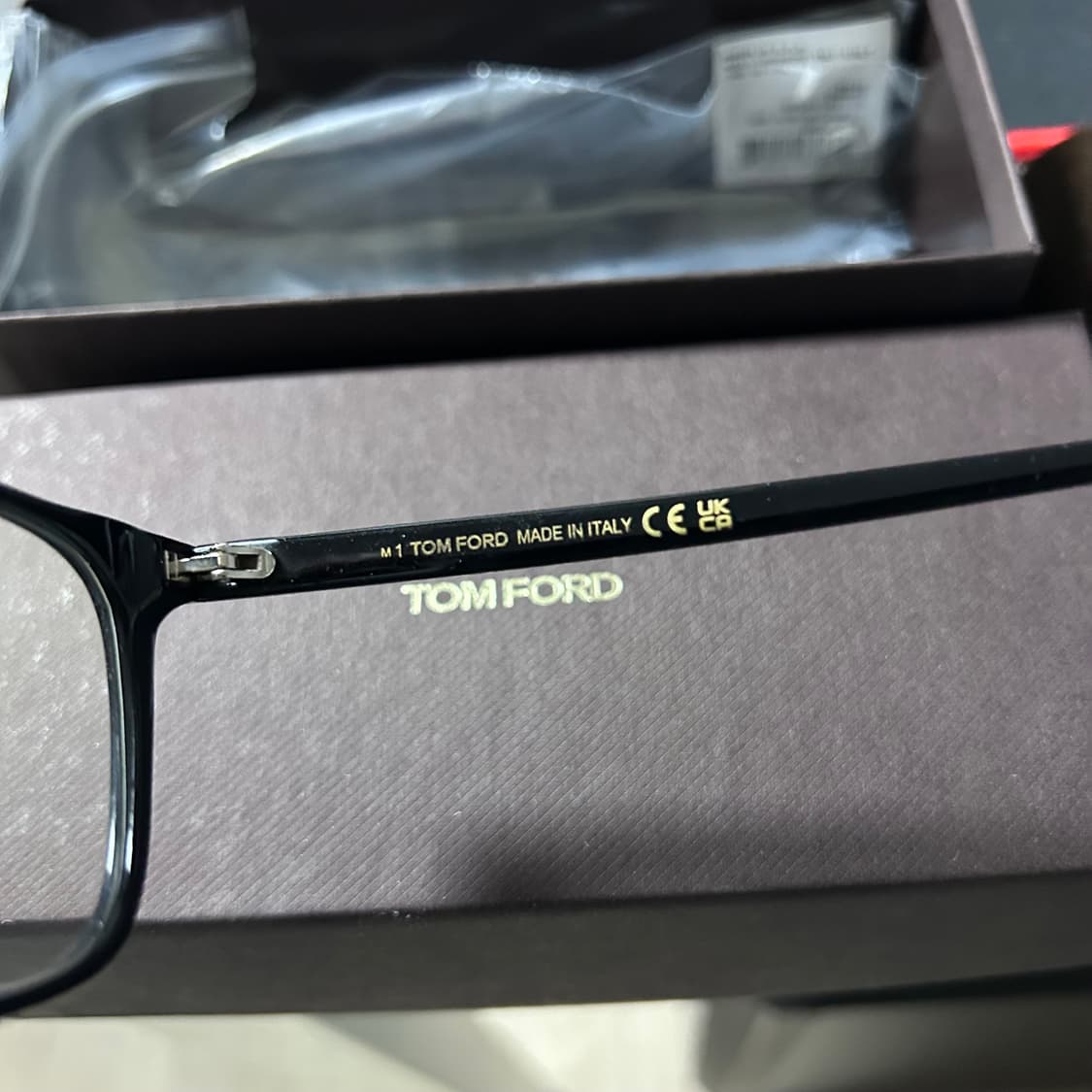 톰포드 뿔테 안경 블랙 상품이미지4