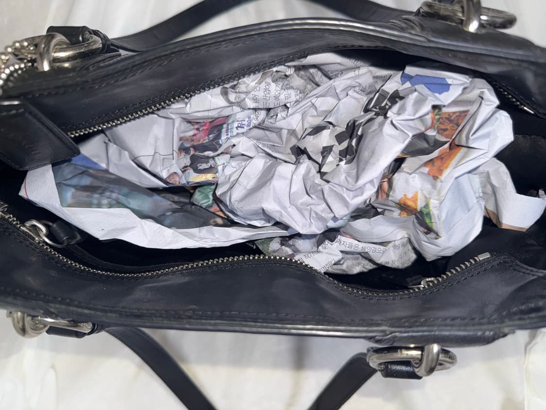 코치 가죽 숄더백 블랙 상품이미지4