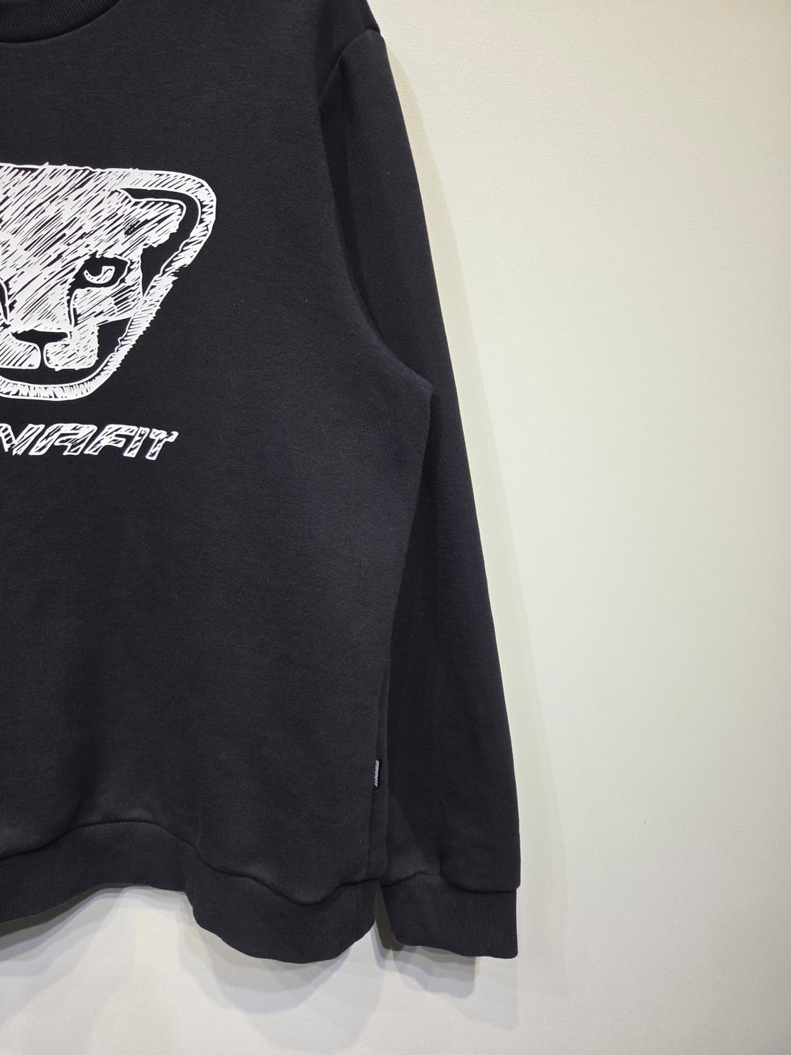 다이나핏 스노우 레오파드 빅로고 맨투맨 상품이미지5