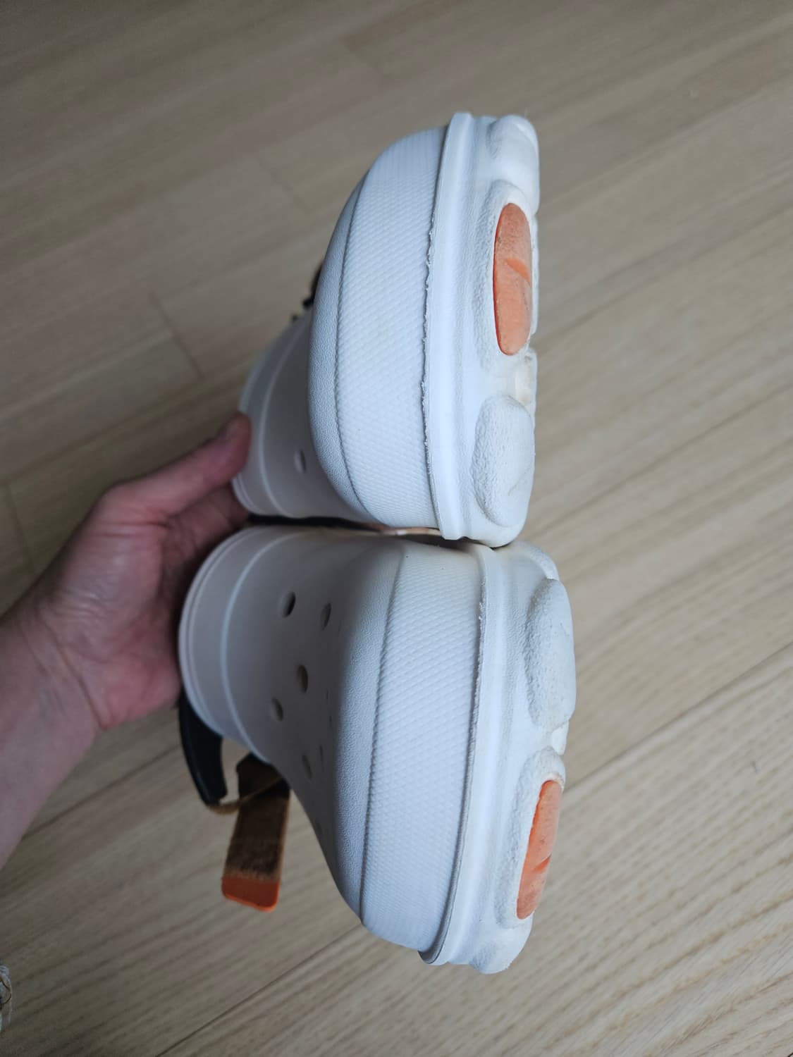 크록스 올터레인 클로그 화이트 M11(290)
 상품이미지6