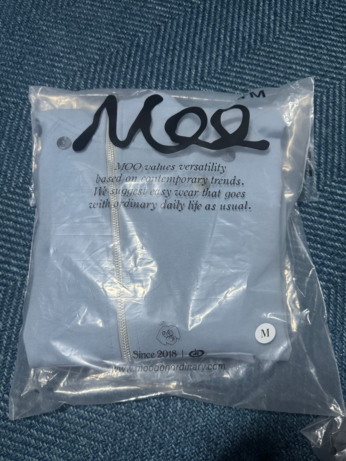 엠오오 다이애그널 버튼 후드집업 - 스카이블루 상품이미지2