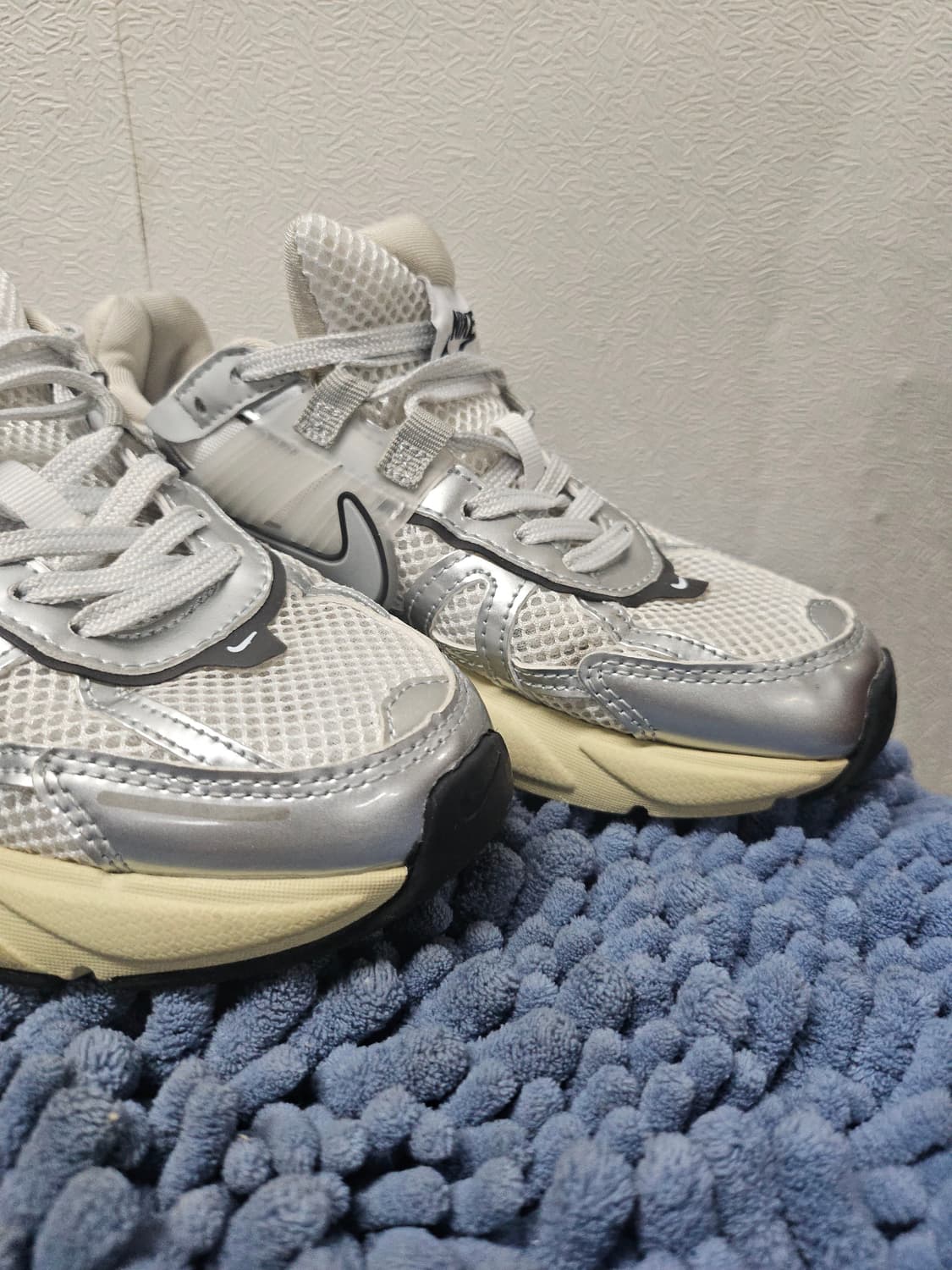 나이키 V2K 런 퓨어 플래티넘 라이트 아이언 오어 235 상품이미지8