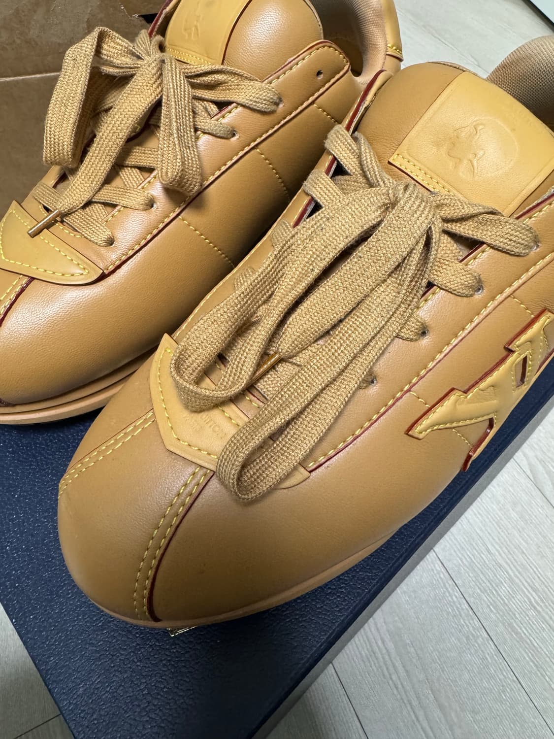 Louis Vuitton 루이비통 LV 버터소프트 로고 레더 코르테즈 상품이미지4