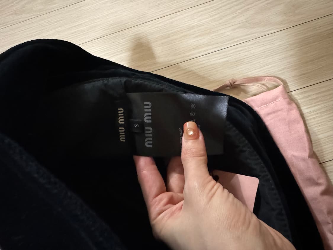 S 텍달린 새상품 정품 미우미우 miu miu 로고 벨벳 버킷햇 모자 캡 상품이미지8