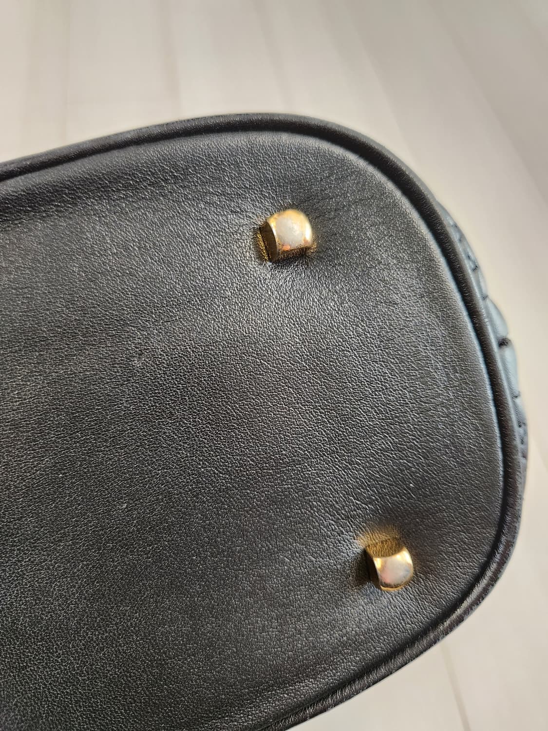 메트로시티 퀼팅 가죽 토트백

여러 중고사이트에도 같이 판매하고 있어서 상품이미지8