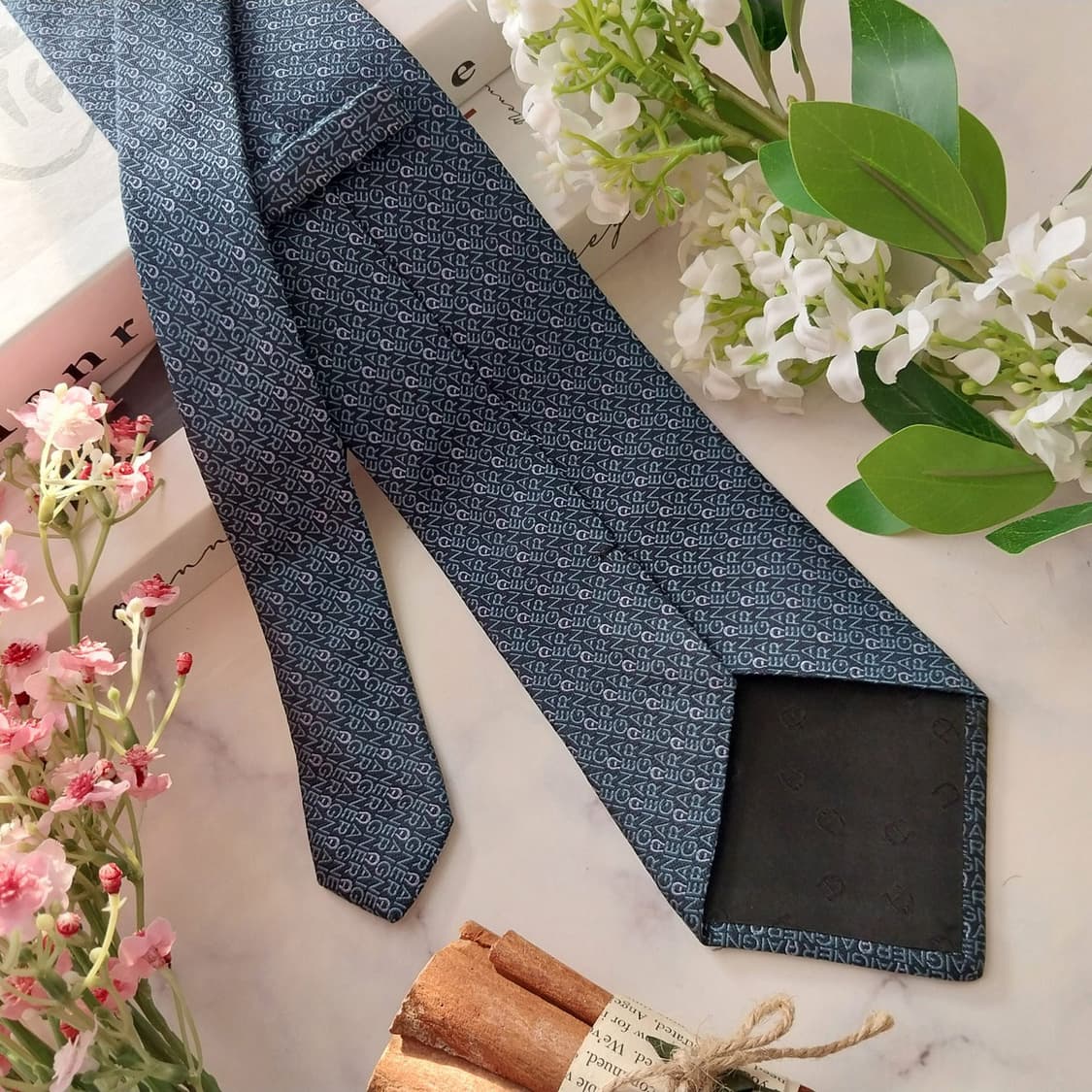 아이그너 실크 네이비 로고 패턴 넥타이 9cm A등급 K1431
 상품이미지5