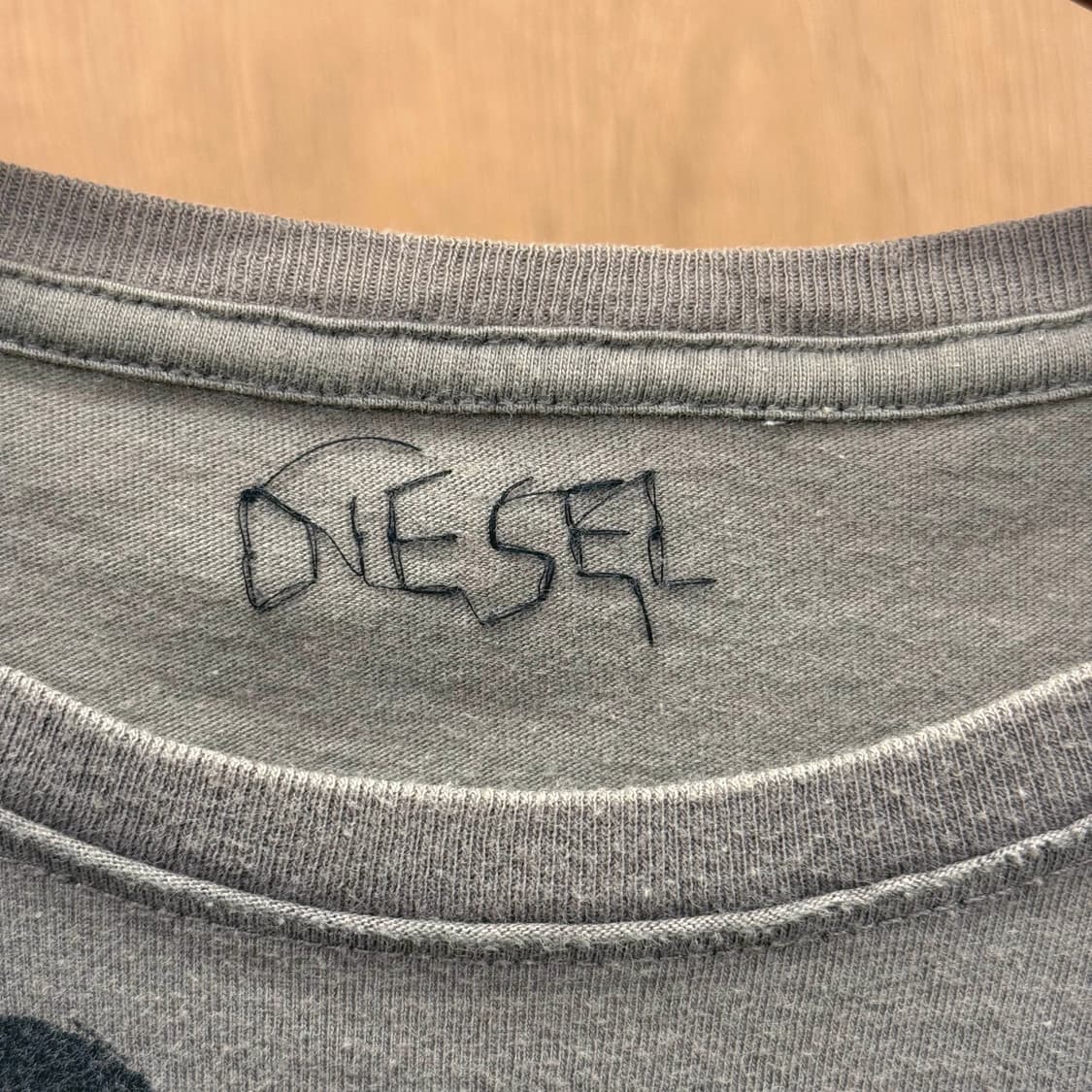디젤 워싱 그래픽 반팔 티셔츠 레터링 프린팅 디테일 그레이 상품이미지7