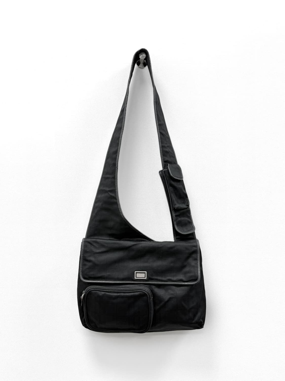 버버리 나일론 슬링 크로스백 블랙 상품이미지1