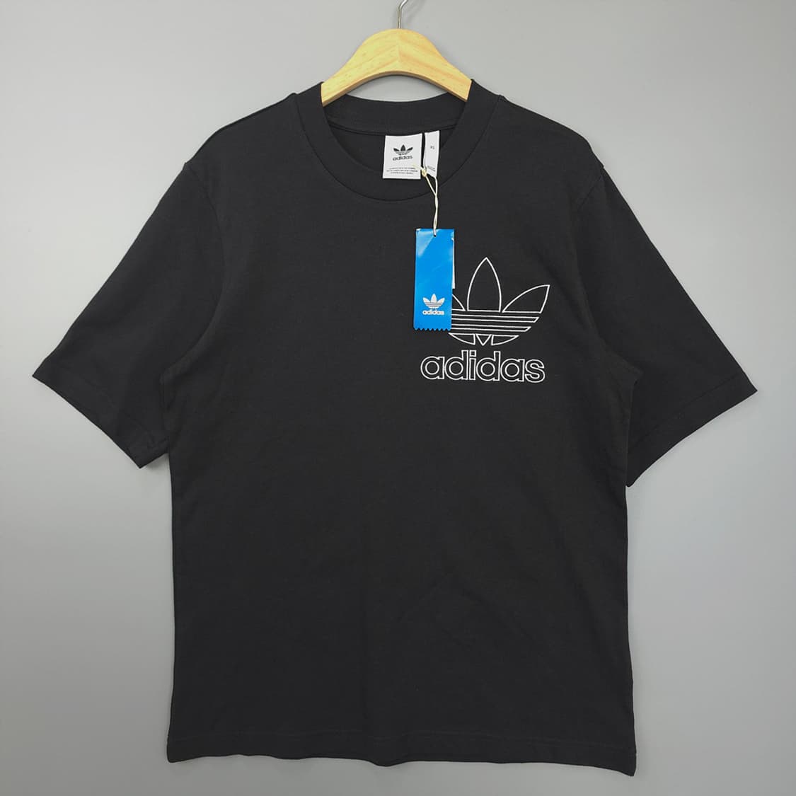 새제품 아디다스 Adidas 트레포일 아웃라인 반팔티 블랙 상품이미지1