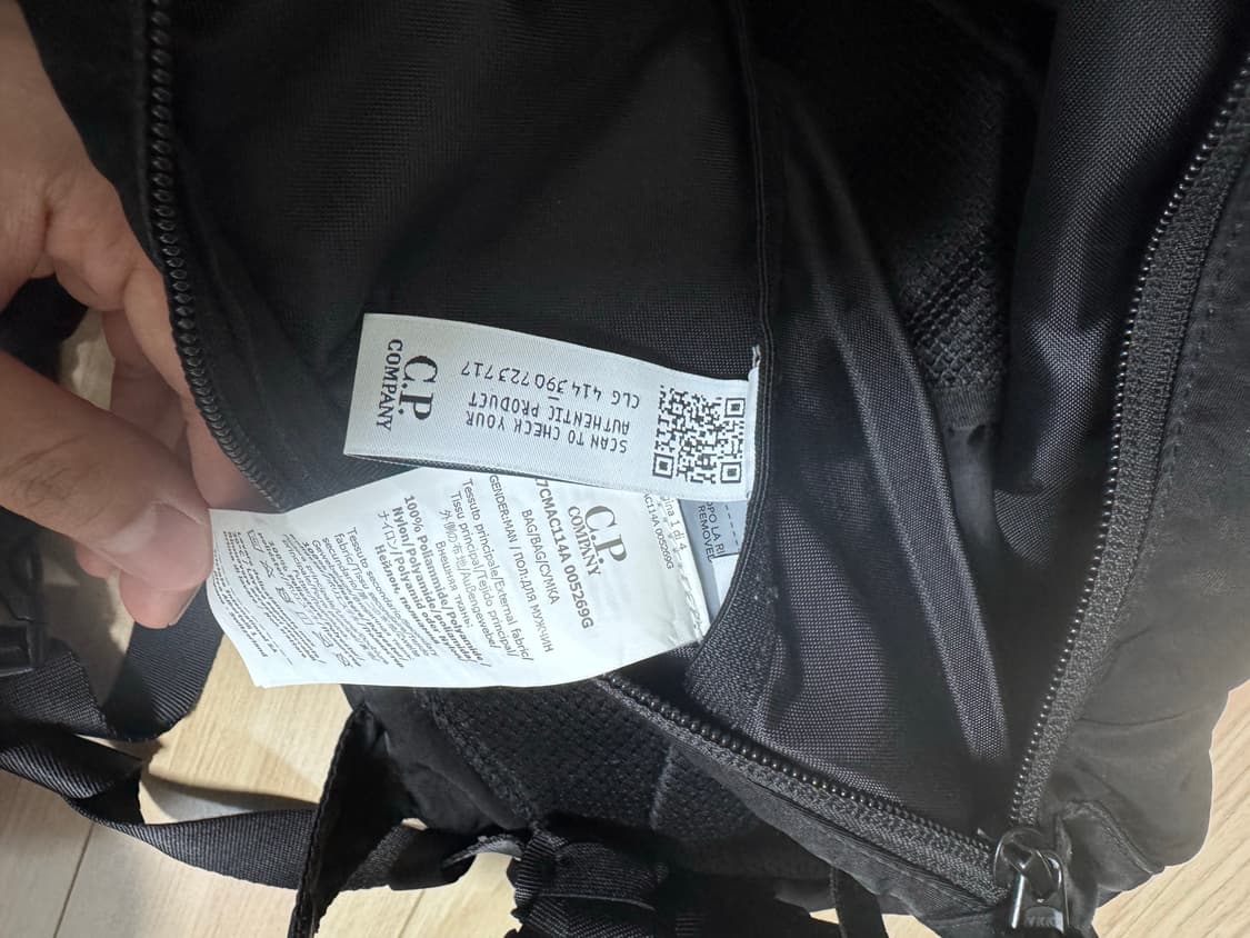 CP컴퍼니 나일론 B 크로스바디 럭색 블랙 24fw 상품이미지4