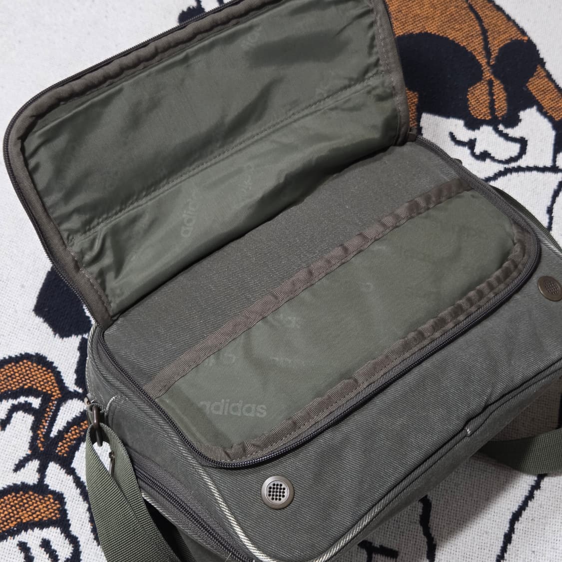 아디다스 카키 코튼 스퀘어 크로스백 상품이미지4