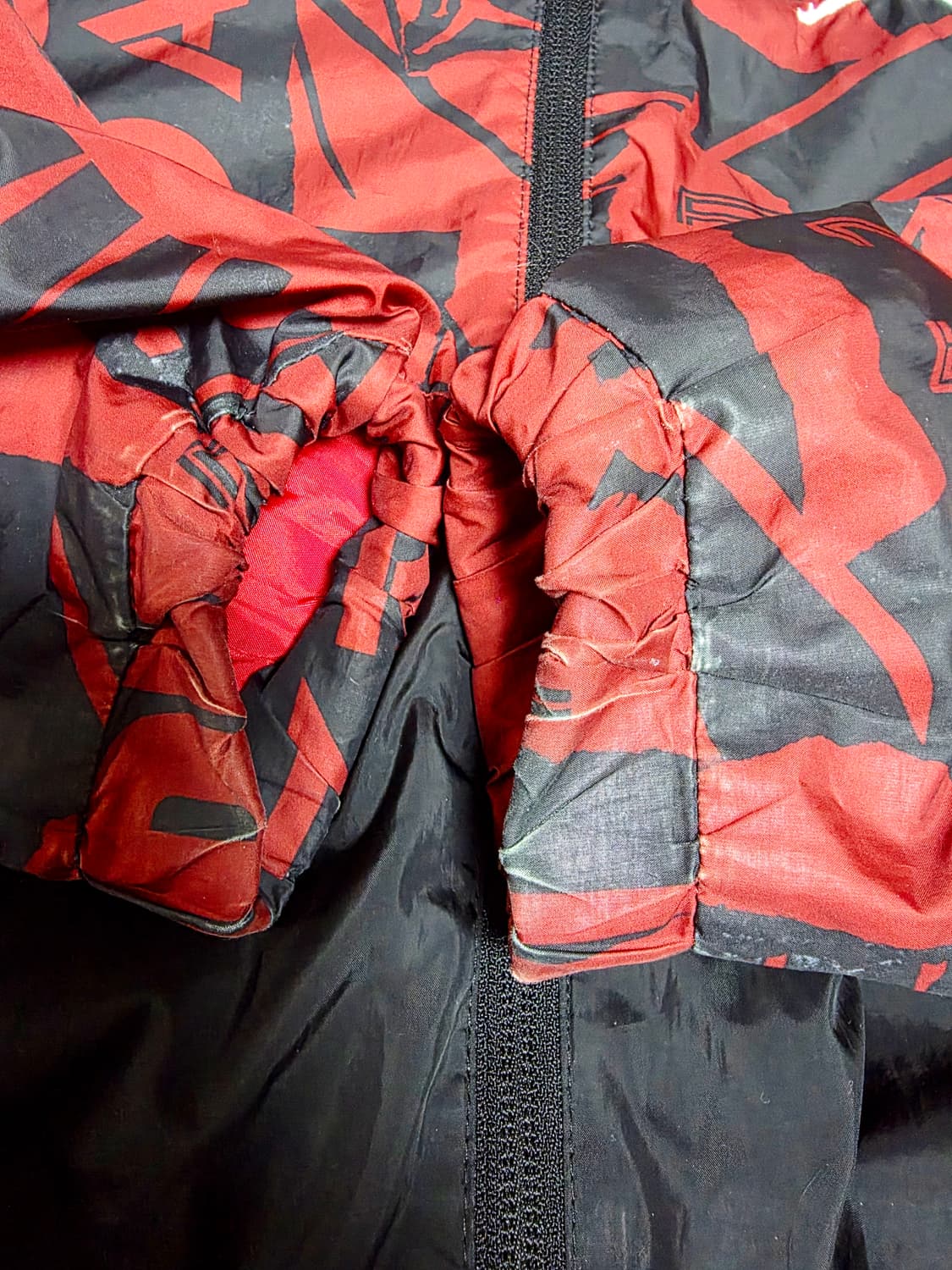 [조던] 스트릿 무드 강렬한 레드 블랙 그래픽 패턴 후드 바람막이 95 상품이미지3