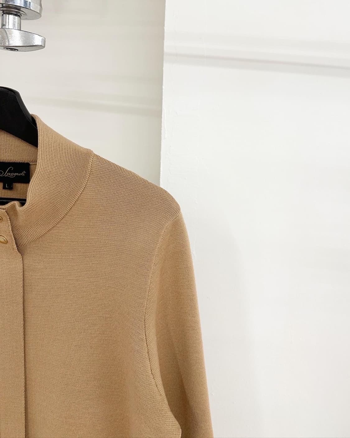 루이사 스파크놀리 베이지 골드버튼 집업 상품이미지4