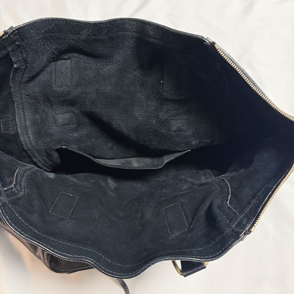 입생로랑 블랙 레더 토트백 상품이미지6