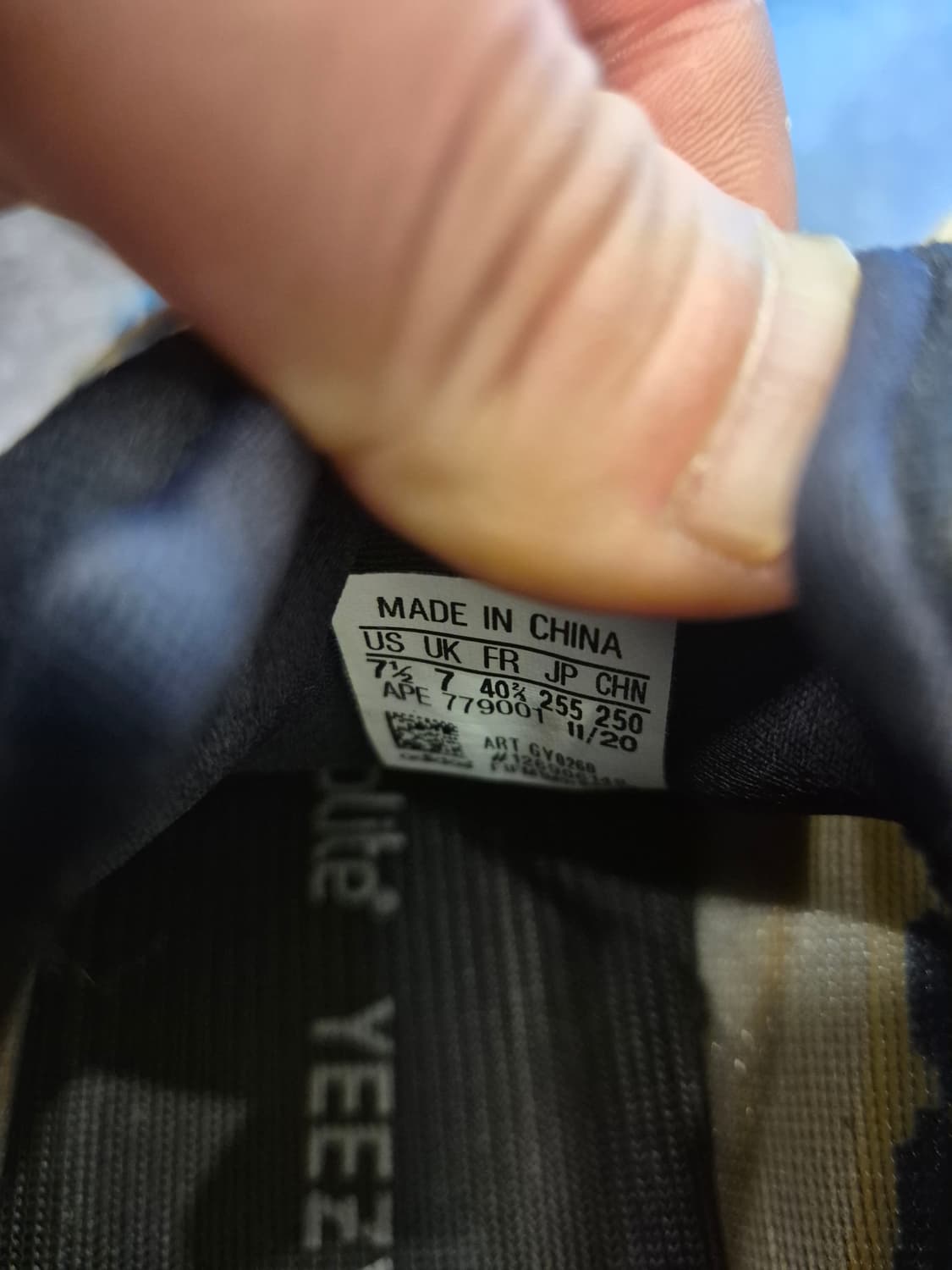 아디다스 이지 700 V3 '카이아나이트 (남여공용) 상품이미지4