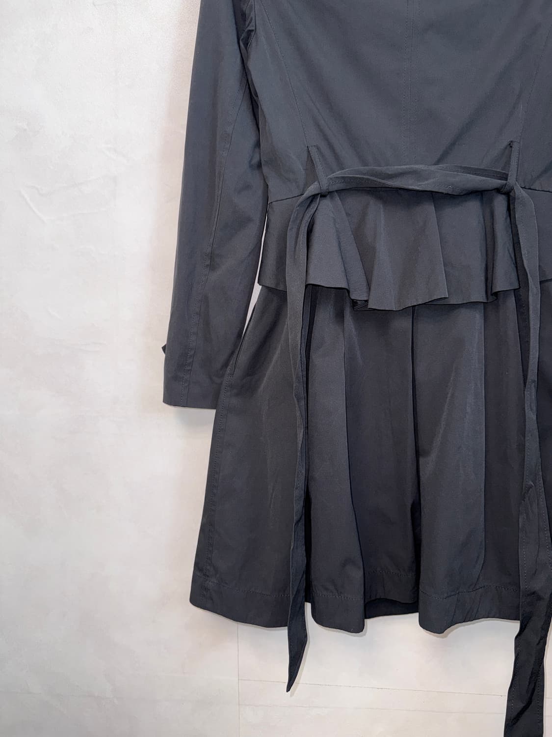 Armani Exchange black back ruffle 투웨이 코트 상품이미지5