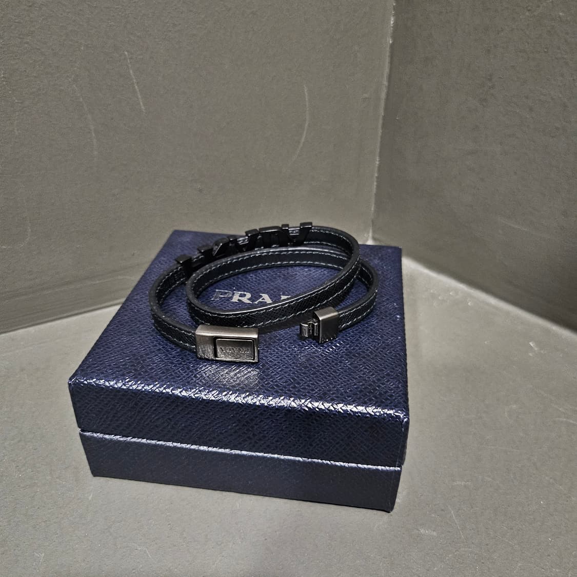 프라다 사피아노 레더  레터링 브레이슬릿/팔찌 상품이미지4