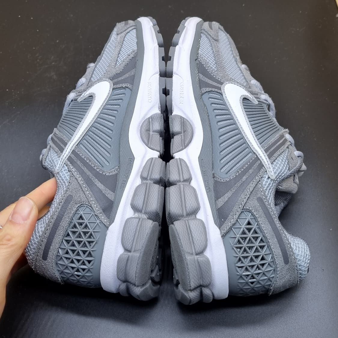 나이키 줌 보메로5 운동화250 상품이미지5