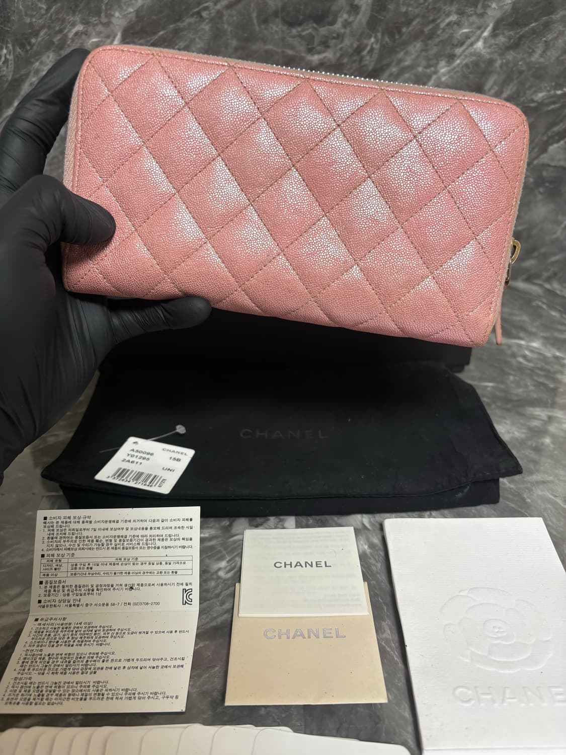 샤넬 클래식 캐비어 금장 핑크 펄 그라데이션 지퍼 장지갑 상품이미지2