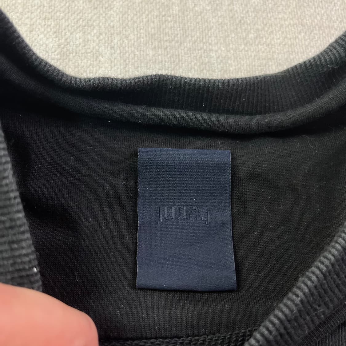 105 준지 21SS 자수 레터링 맨투맨 상품이미지4