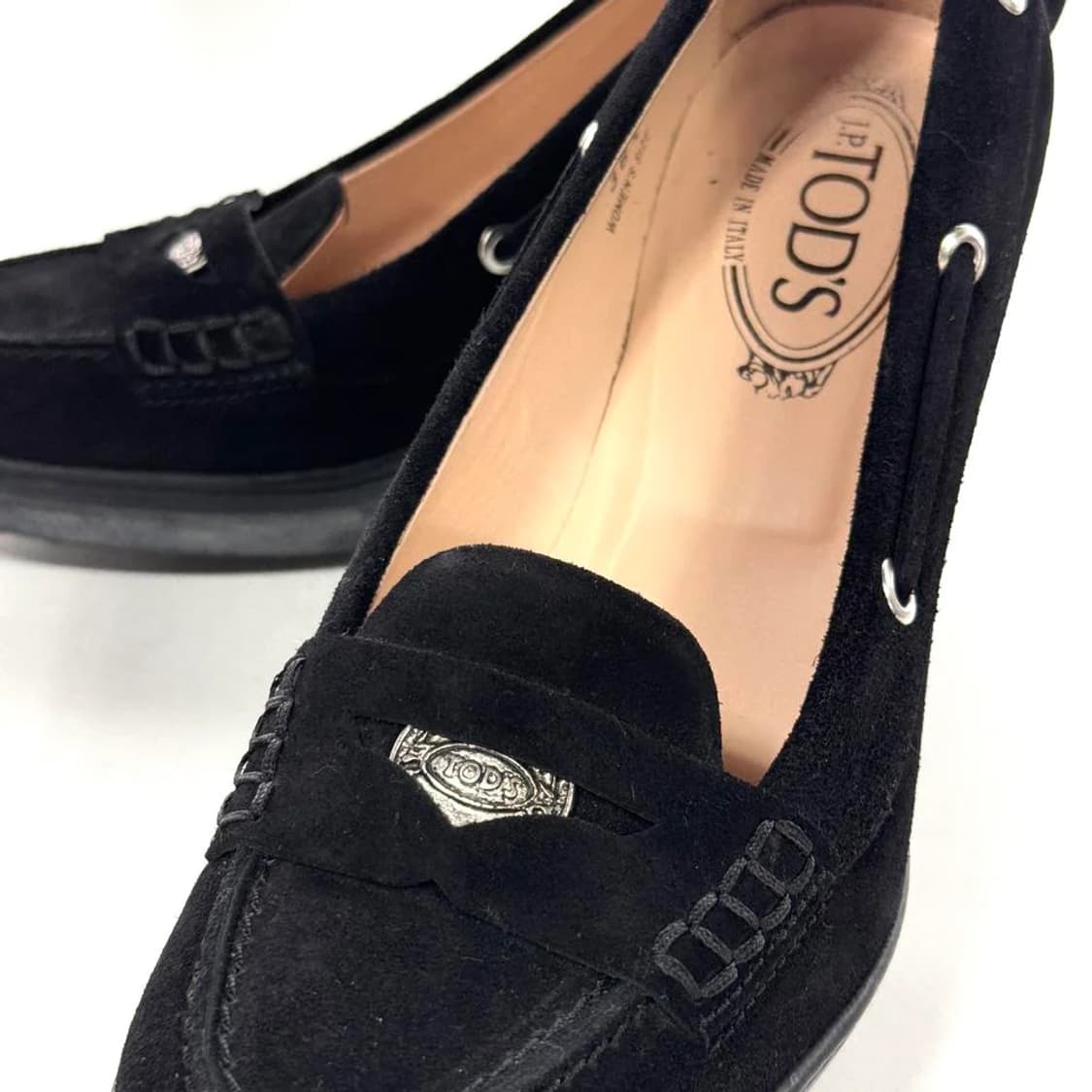 토즈 TODS 블랙 스웨이드 펌프스 힐 상품이미지2