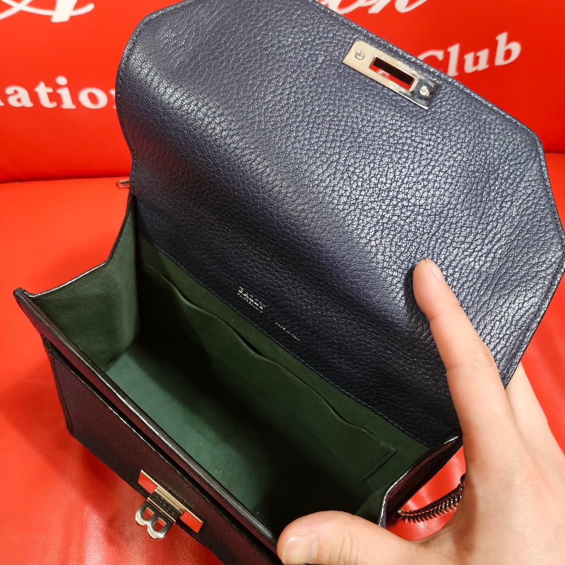 발리(BALLY) SUZY 실버 체인 크로스백 24 x 23 x 7 상품이미지5