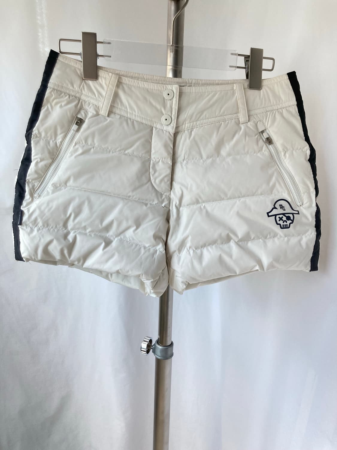 새상품) 파리게이츠 여성 퀼팅 구스 숏팬츠 화이트 상품이미지1