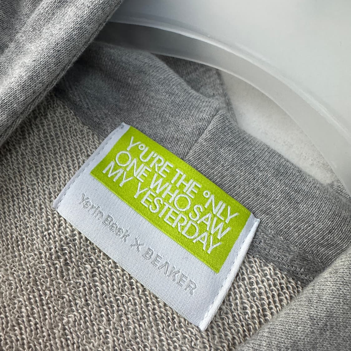 비이커 콜라보 그래픽 후드티 상품이미지3