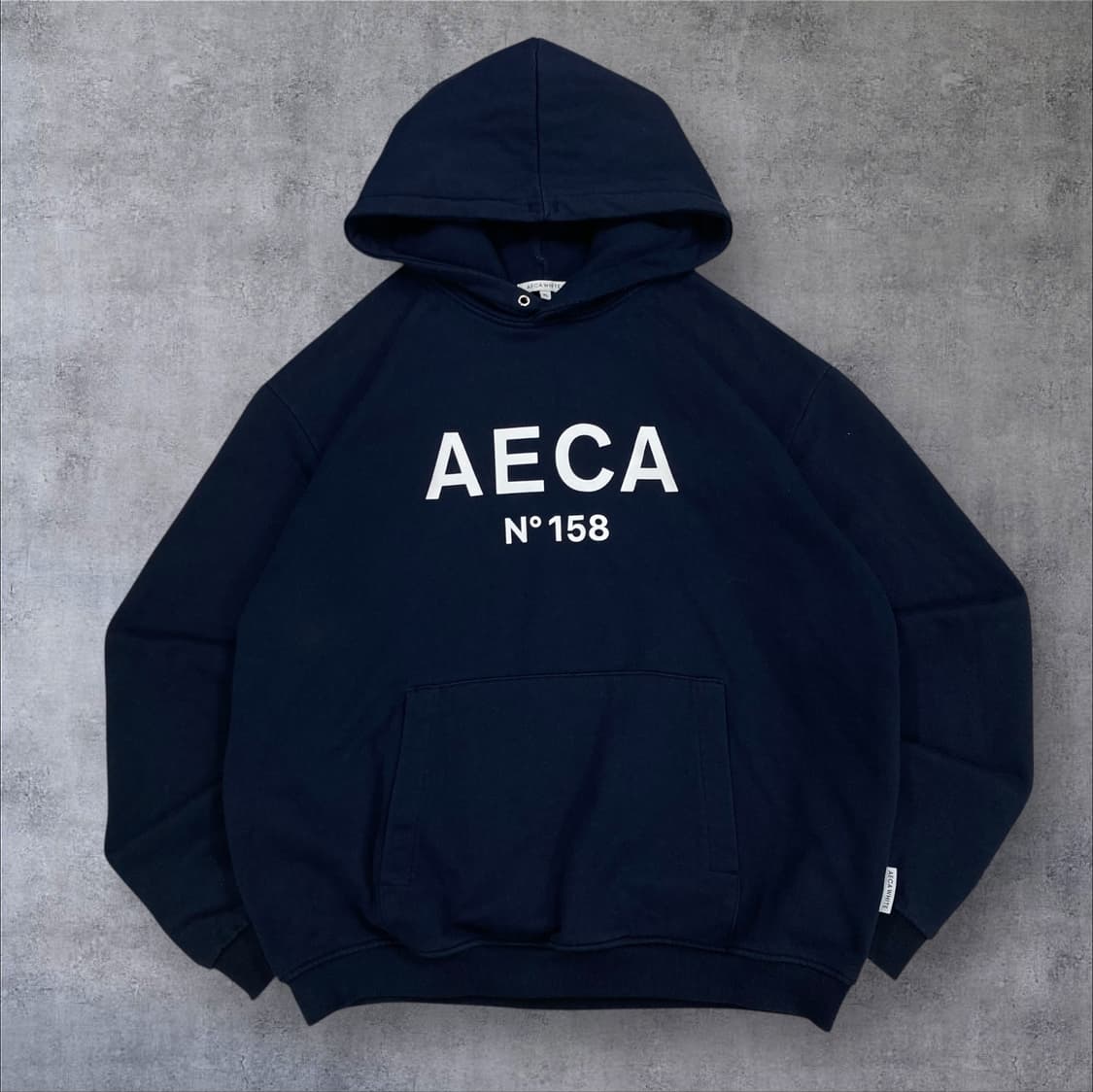 에이카 화이트 네이비 컬러 스펠아웃 빅로고 후드티 상품이미지1