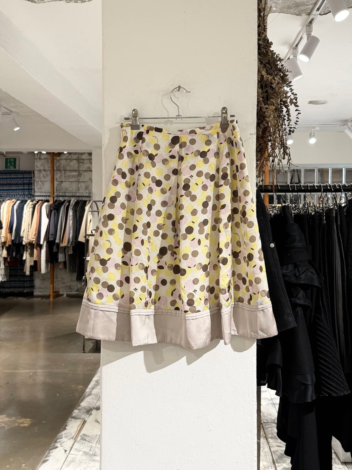 꾸레쥬 멀티컬러 도트 패턴 플리츠 A라인 미디 스커트 상품이미지4