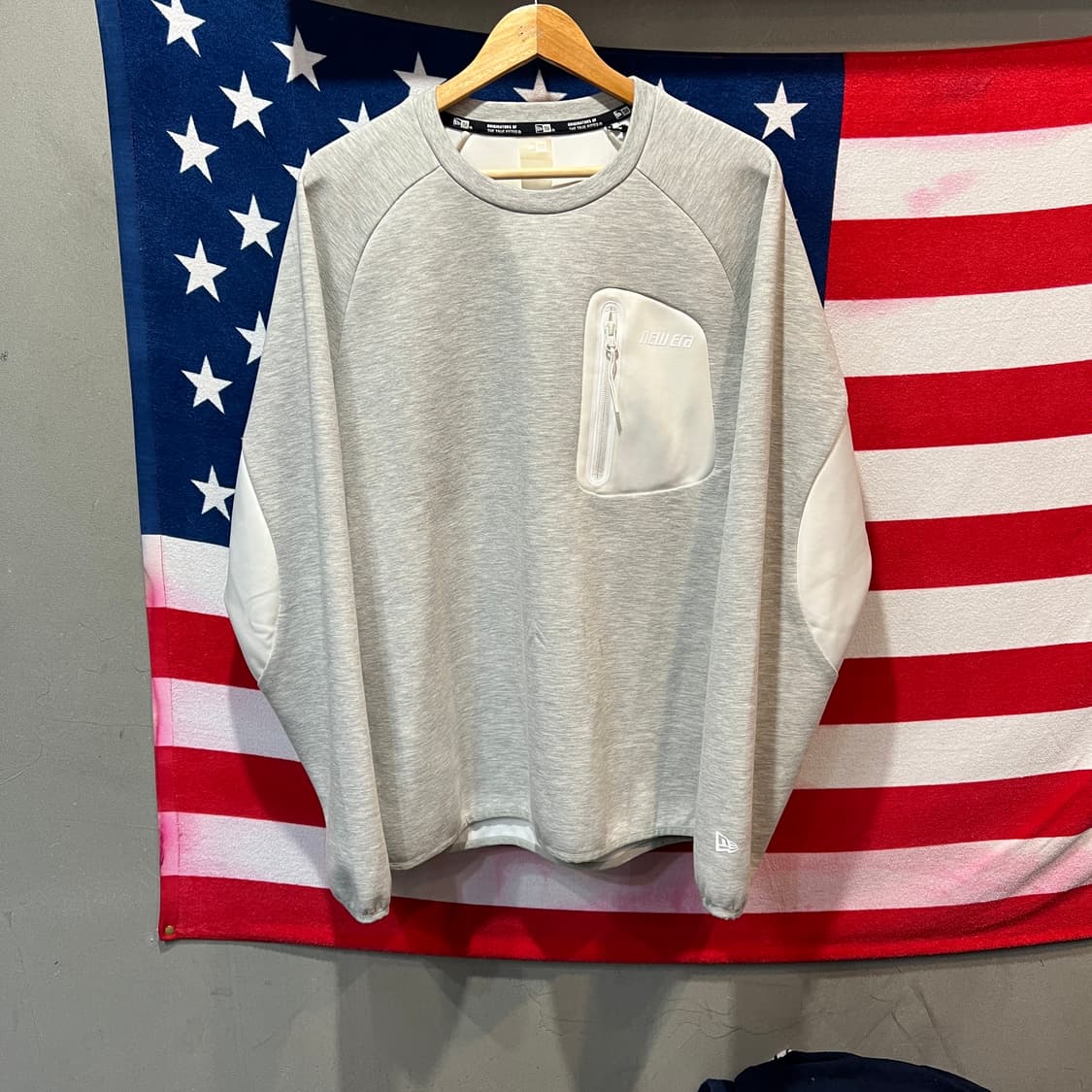 뉴에라 빅포켓 맨투맨 상품이미지1