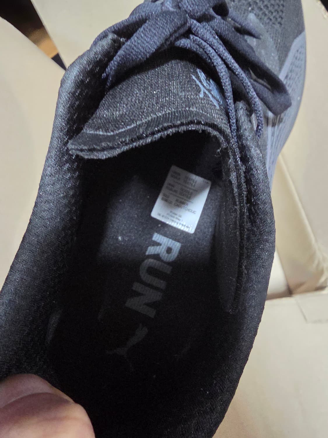 푸마 디빙에이트 나이트로 3 올블랙 290 팔아요. 상품이미지2